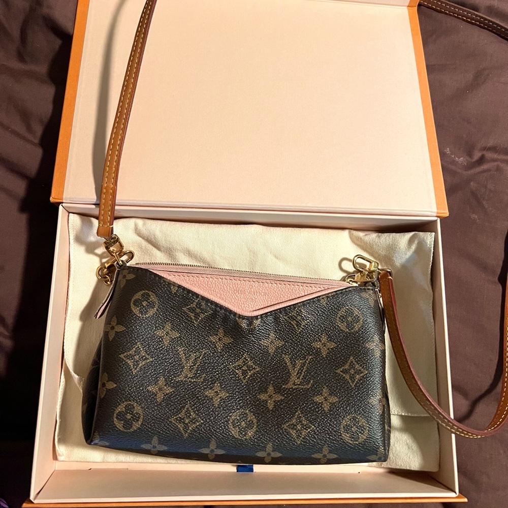 Louis Vuitton Pallas Clutch (Rose Poudre)